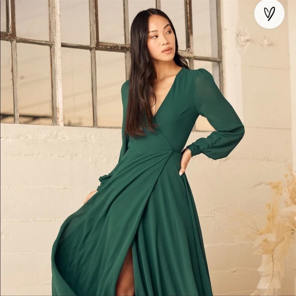Lulu’s emerald green long sleeve wrap dress 💚